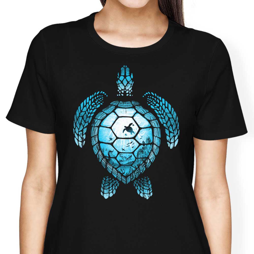 Alemaglia's Women's Turtle Silhouette T-Shirts in Various Sizes